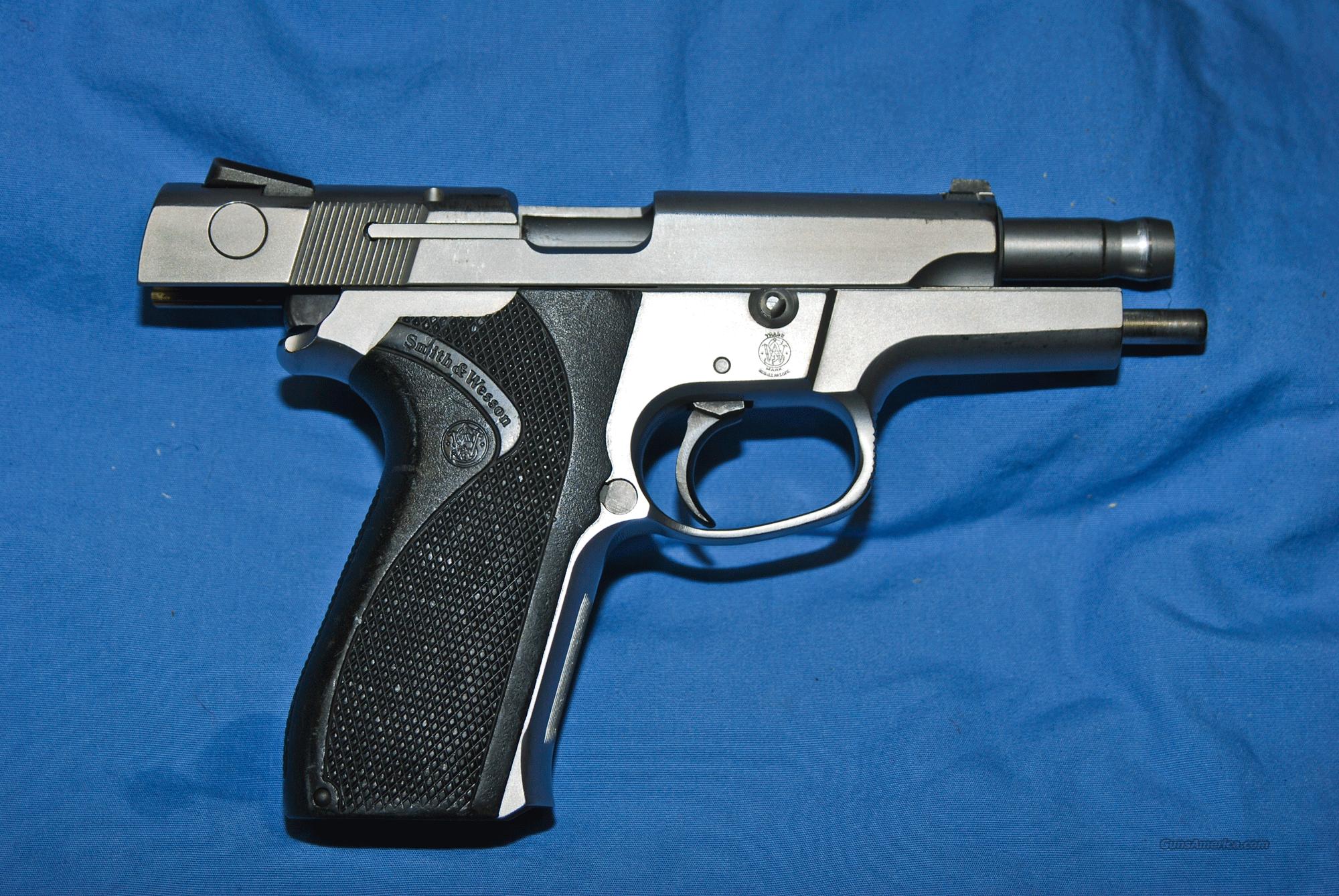 Пистолет Smith & Wesson Model 5946