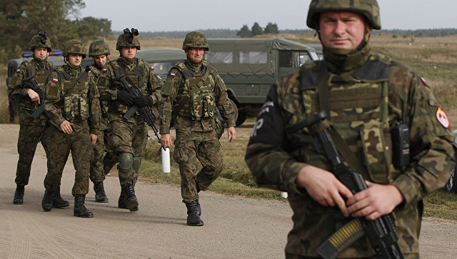 Глава Минобороны Польши ожидает возвращения военной подготовки в школы