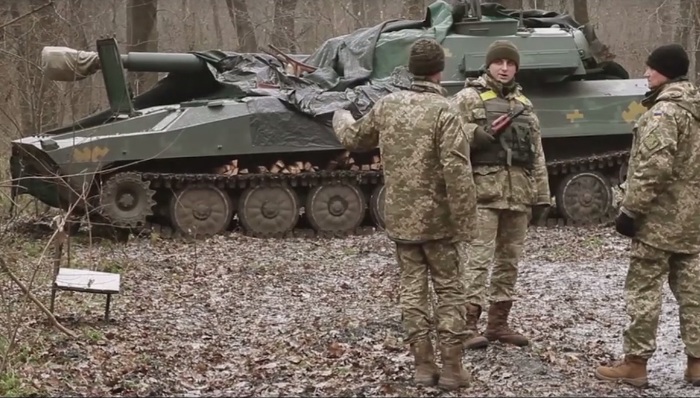 Муженко показал САУ «Акация» на передовой в Донбассе