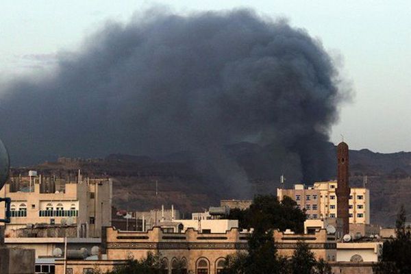 Взрыв прогремел у армейской базы в йеменском Адене погибли 30 военных