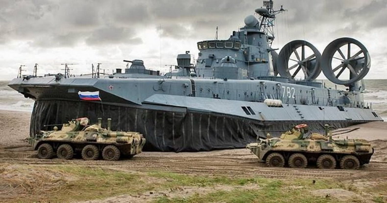 Нынешняя Россия проецирует мощь при помощи современной армии