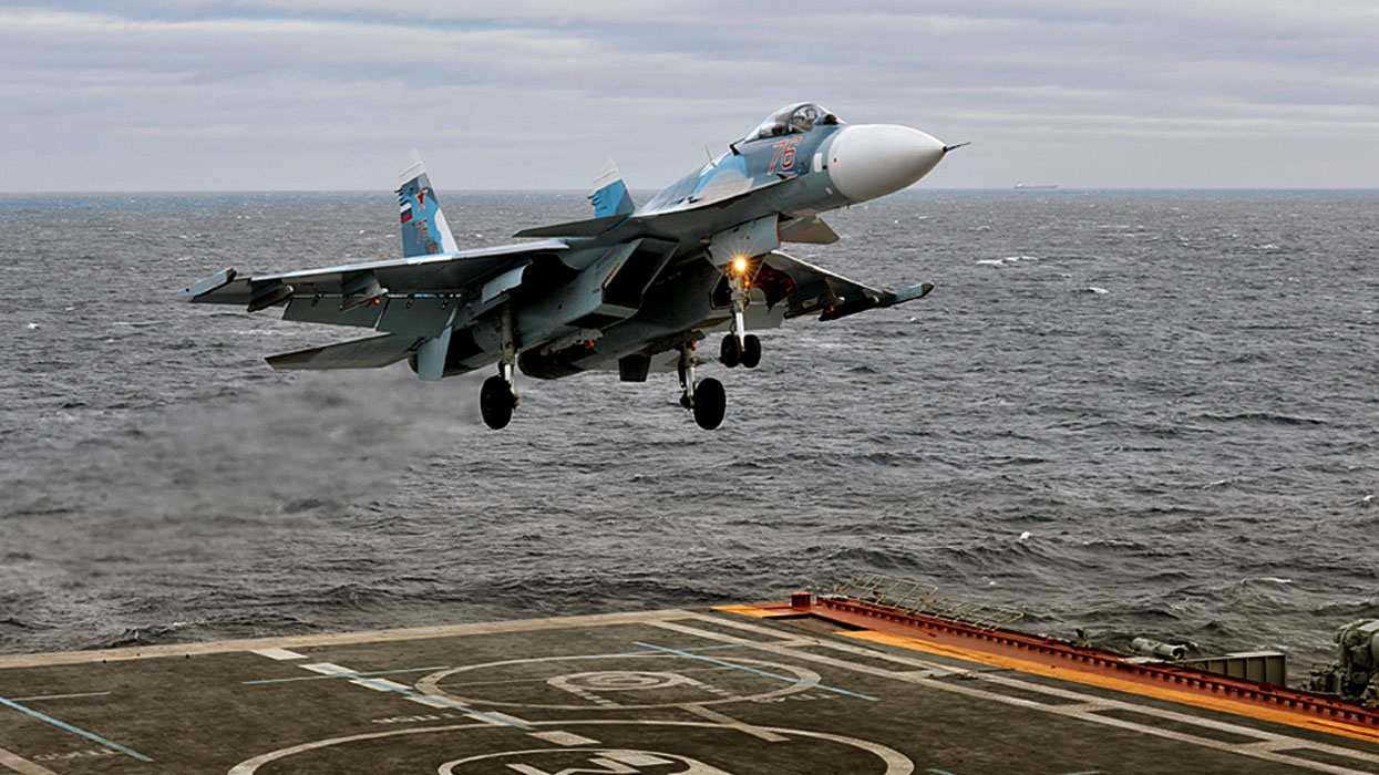 Авиация военно морского флота. Су-33 ВМФ. Су-33 морская Авиация России. Су-33 палубный истребитель. Су 27 ВМФ.