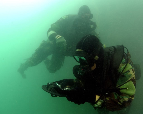 Российских боевых пловцов оснастили подводными планшетами