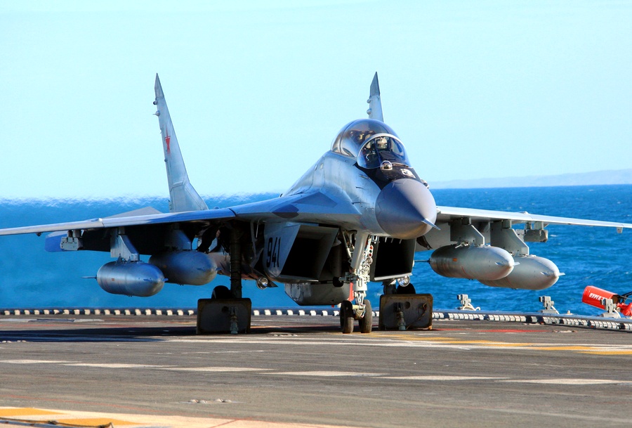 Истребители авиакрыла «Адмирала Кузнецова» покинут крейсер