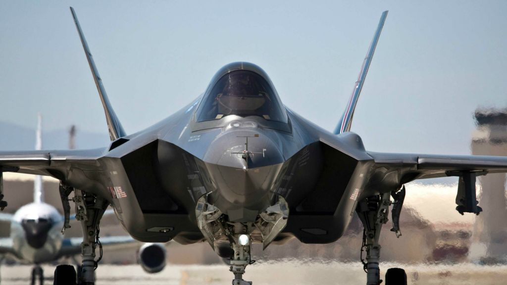 Смертельный пакет», «боевое облако» — почему США позарез нужен F-35