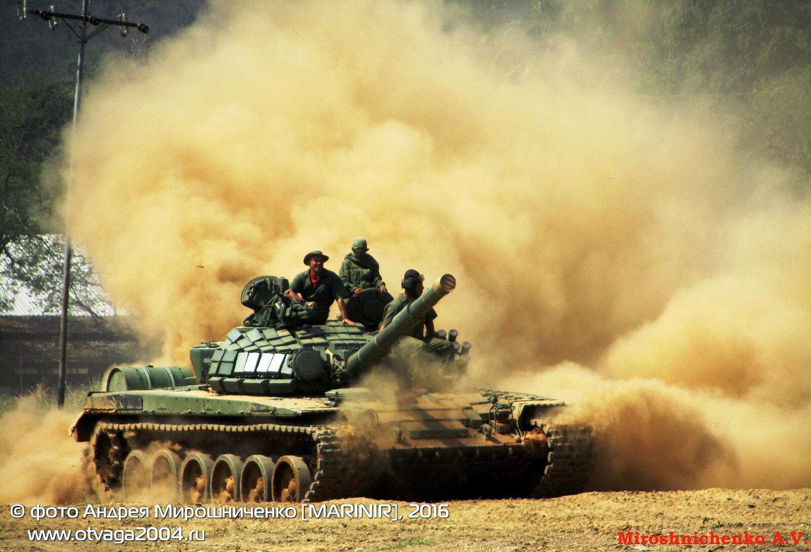 Испытания основных танков Т-72Б1 в Венесуэле - фотообзор