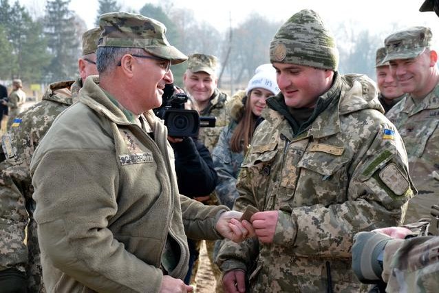 ВСУ под каблуком Пентагона. Генерал Скапароти проверил украинских карателей