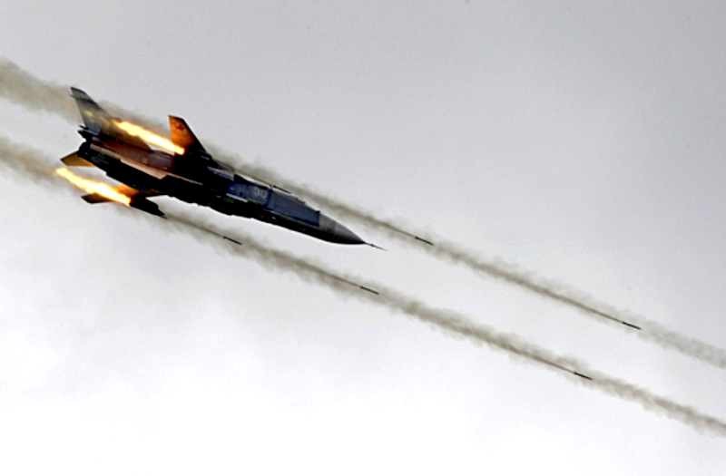 Су-24 уничтожает НУРСами «врага»: кадры учений под Курганом