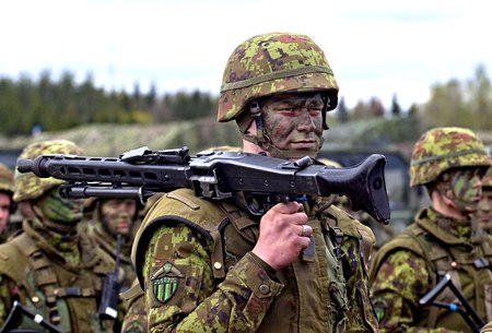 Мазохизм Европы: зачем НАТО изображает из себя жертву «российского вторжени