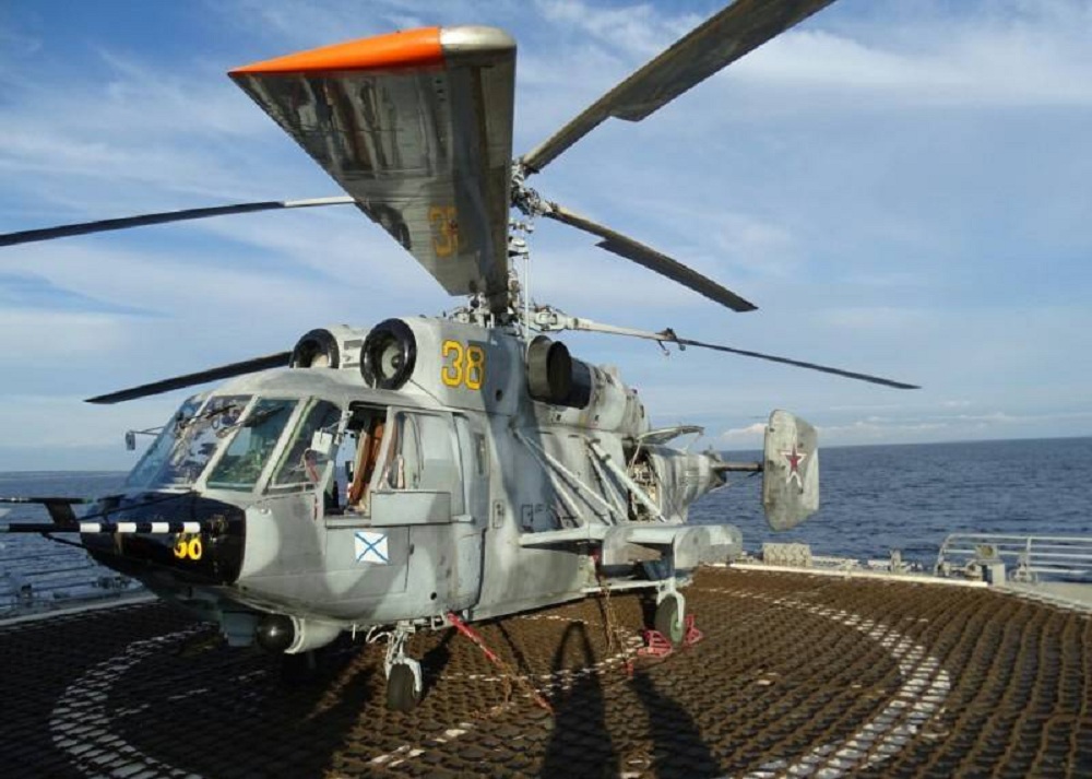 Боевые вертолеты Ка-29 держат курс на Дальний Восток