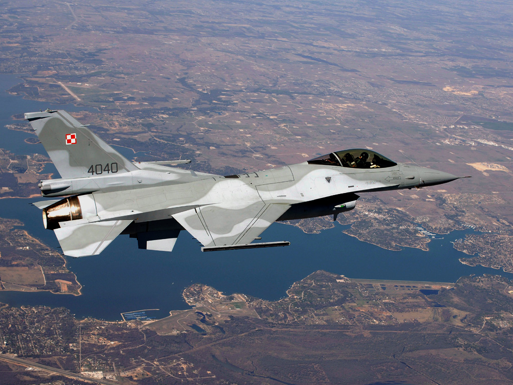 Польша будет спасаться от России б/у-шными истребителями F-16