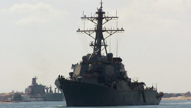 Корабль ВМС США открыл огонь в сторону иранских катеров