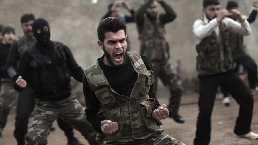 Террористы сдали «своих»: бойцы Асада задержали большую партию оружия США