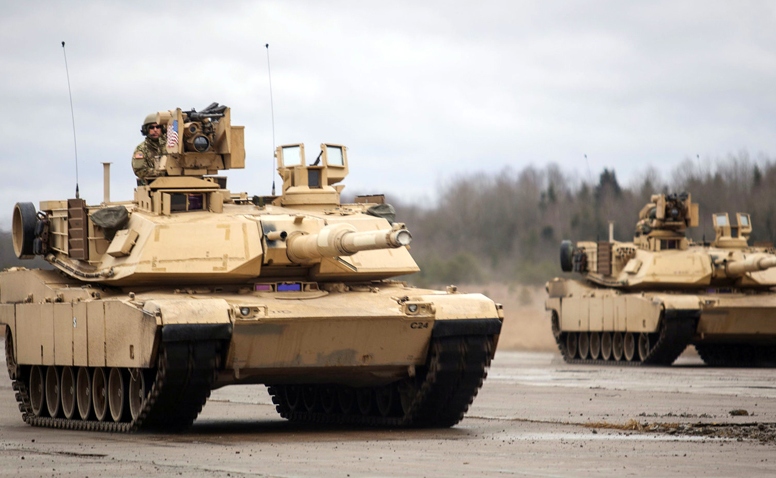 Гости из НАТО обходятся дорого: Вашингтон отправил танки в Прибалтику