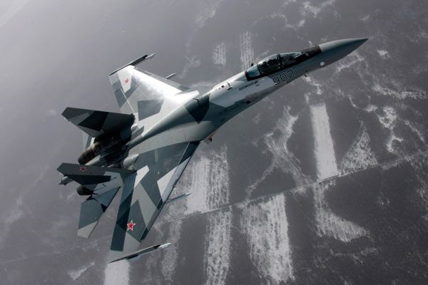 Су-27 перехватили американский самолет-разведчик