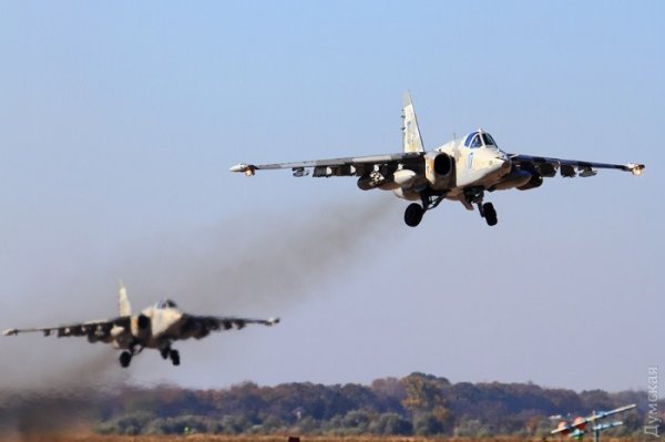 Сразу три боевых летчика штурмовой авиации уволились из ВС Украины