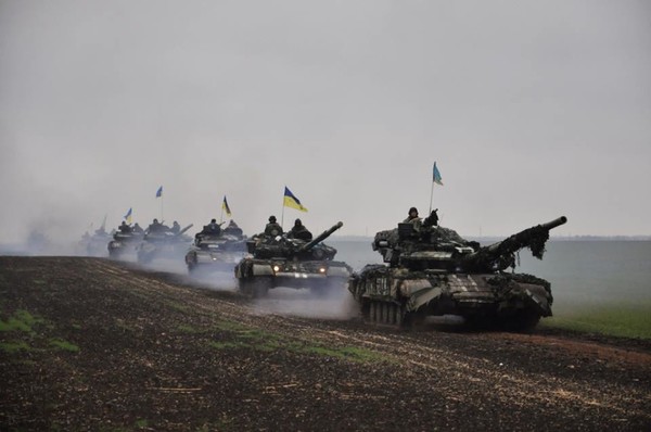 Хроника Донбасса: ВСУ наращивают боевой «кулак», подтягивая танки и гаубицы