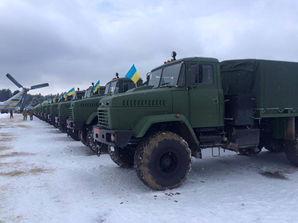 ВСУ перебросили в Донбасс 8 вагонов с боевиками и 15 машин с боеприпасами