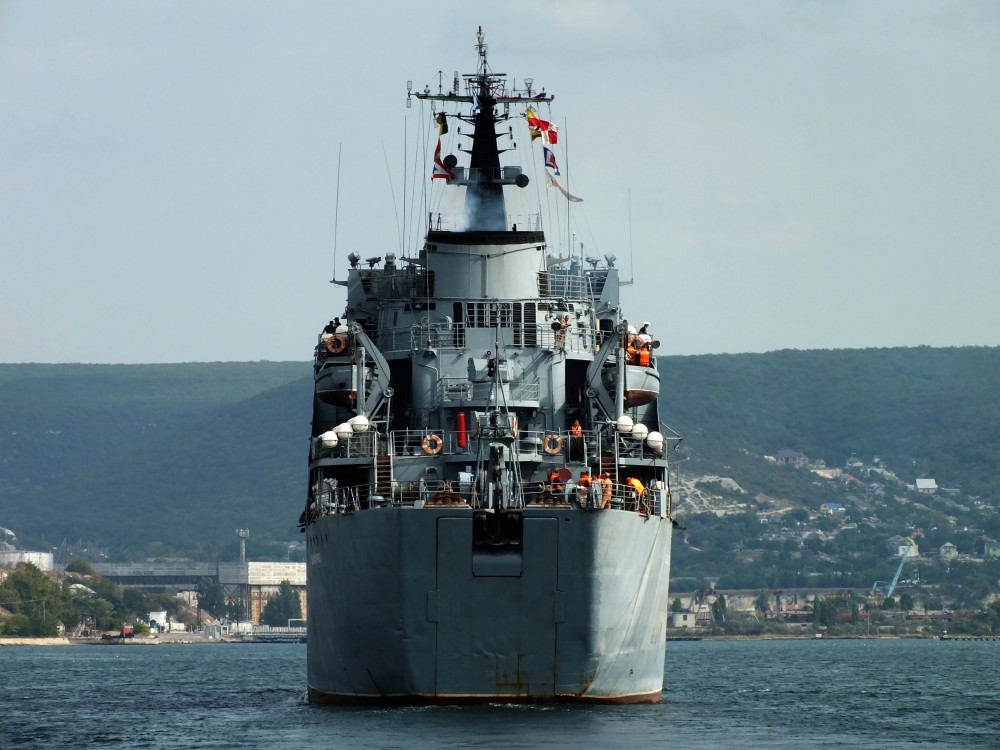 Десантный кораболь «Николай Фильченков» вошел в акваторию Средиземного моря