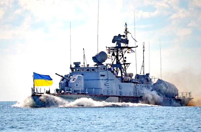 Украинский корабль открыл огонь по российской буровой вышке в Черном море