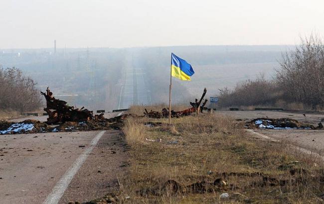 Под носом у ополчения: ВСУ подняли флаг Украины возле Донецкого аэропорта