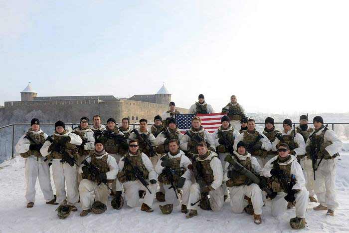 Американские солдаты совершили поход в Нарву