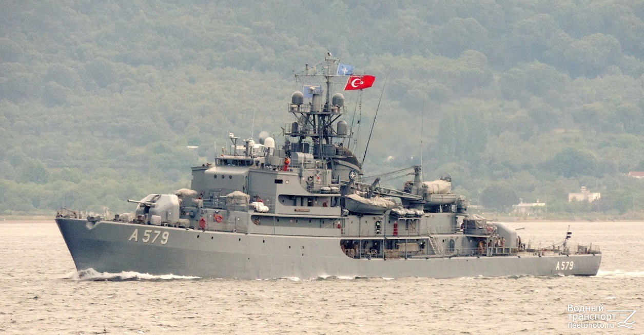 Корабль ВМС Турции открыл огонь на территории Греции