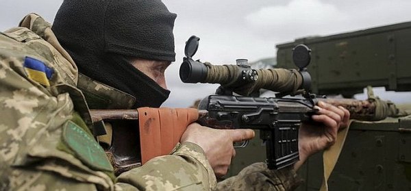 Украинские снайперы с дьявольской хитростью убивают жителей Донецка