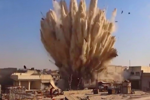Бомбардировщики ИГИЛ: Террористы наносят авиаудары в Сирии и Ираке