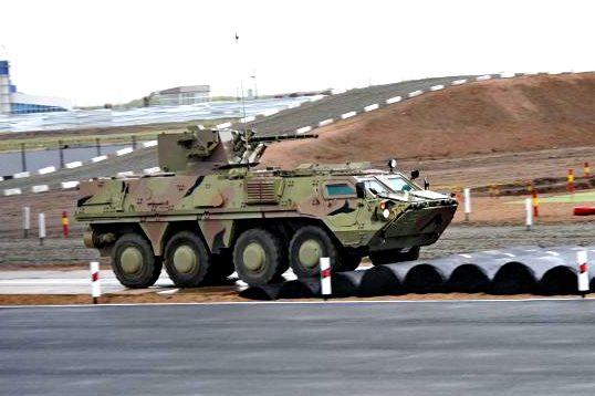 Украина презентовала на оружейной выставке БТР-беспилотник Украина презентовала на оружейной выставке БТР-беспилотник