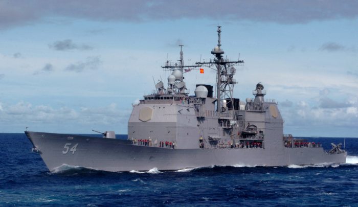 Ракетный крейсер ВМС США застрял в Токийском заливе