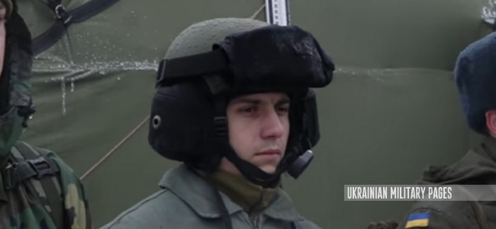 Национальная гвардия Украины тестирует новые шлемы для танкистов