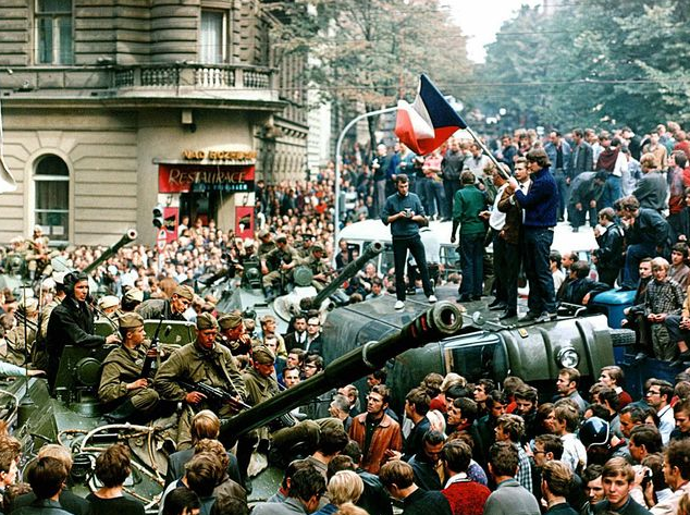Как американские танки «случайно» заехали в Чехословакию