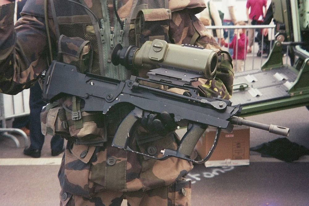 У французских солдат украли винтовки во время обеда в McDonald's