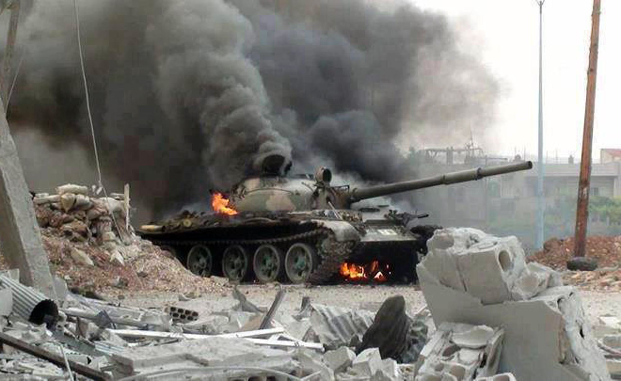 Три танка, техника и десятки боевиков уничтожены в Сирии армией Асада