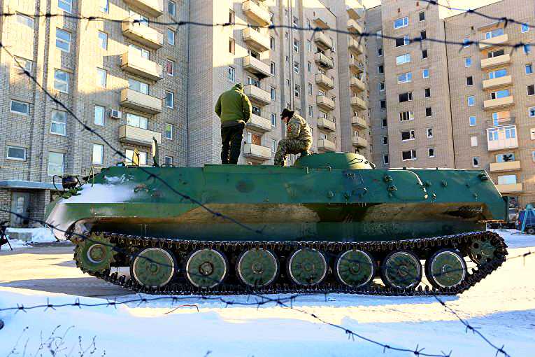 Ополченцы ДНР артиллерийским ударом «размолотили» украинскую САУ в Авдеевке