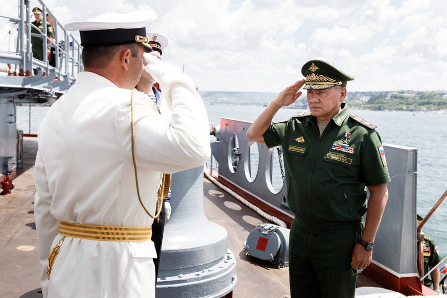 Шойгу объяснил, чем Россия ответит на появление кораблей НАТО в Черном море
