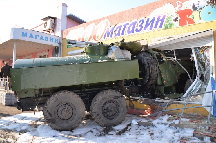 На Украине у армейского бензовоза отказали тормоза