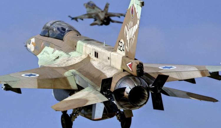 С дальним прицелом: зачем ВВС Израиля разбомбили арсенал в Пальмире