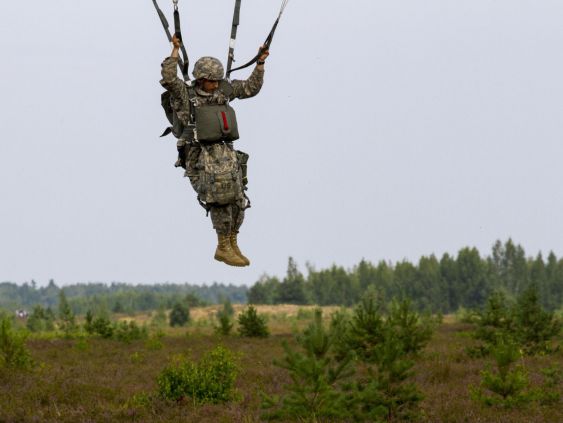Адажи не справляются с толпами иностранных солдат и офицеров