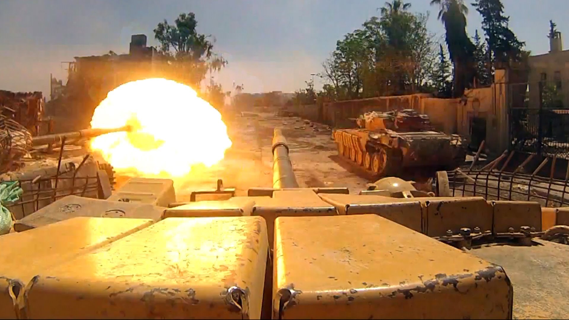 «Стальное побоище в Алеппо»: САР уничтожает танки и беспилотники бородачей
