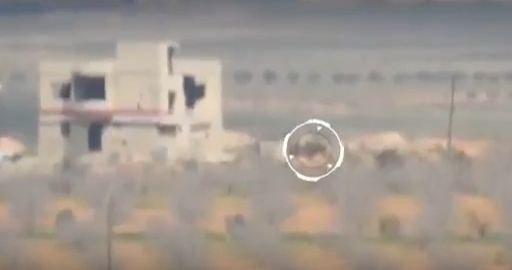 Боевики засняли прямое попадание из ПТРК TOW по сирийскому БМП в Хаме