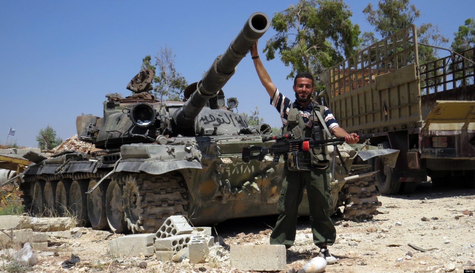 Сирийские повстанцы под прикрытием ВС США начали наступление на Ракку