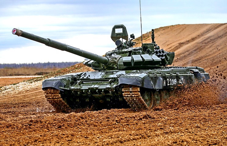 В Сети появилось видео с передвижением «десятков танков Т-72» к Украине