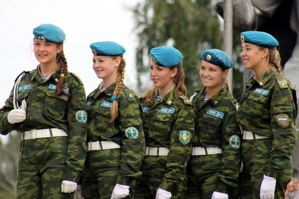 Дамы в строю: женская военная форма разных стран мира