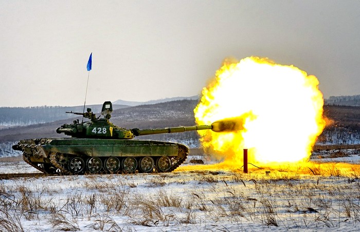 Скорость, выстрелы, броня: российские танки «задали жару» в Приморье
