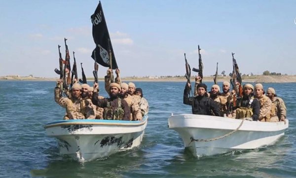Армия Сирии сорвала десантную операцию ИГИЛ, потопив 7 речных судов