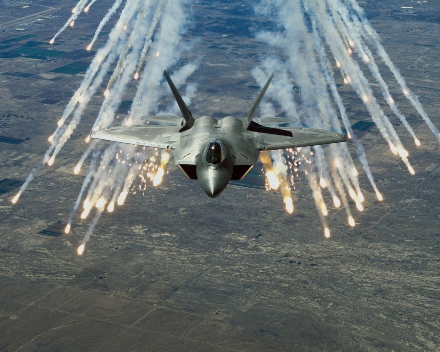 ВВС США наносят мощные удары по Дамбе Евфрат