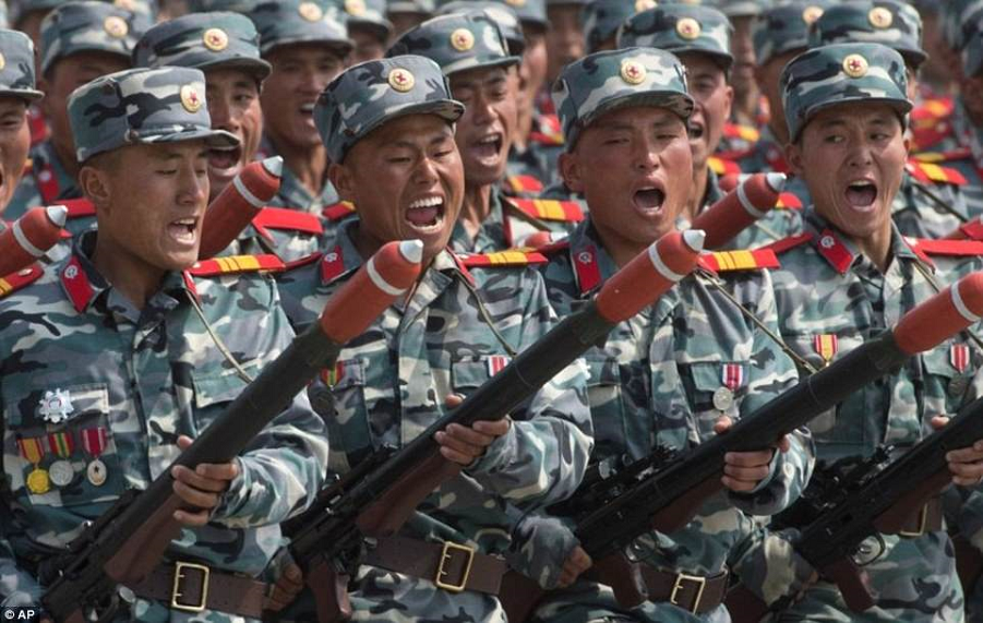 Солдаты северной кореи. Военная форма Северной Кореи. Форма солдат Северной Кореи. Рёнган КНДР.