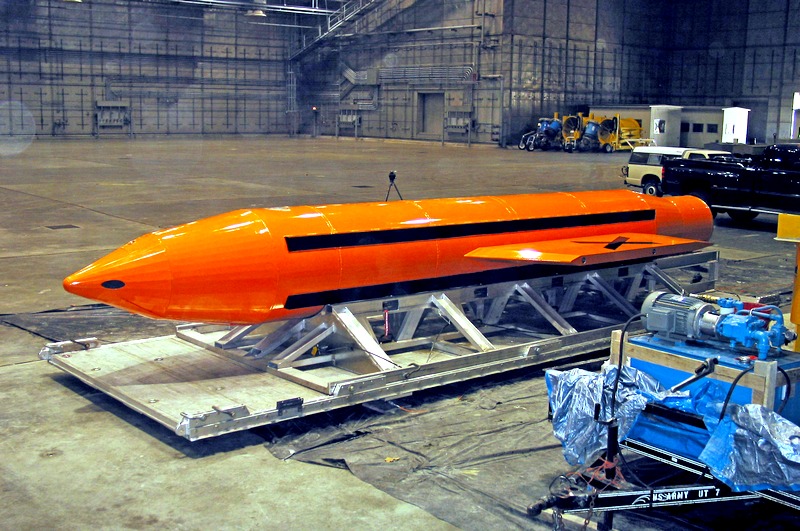 GBU-43: США впервые применили мощнейшую неядерную бомбу массой 10 тонн